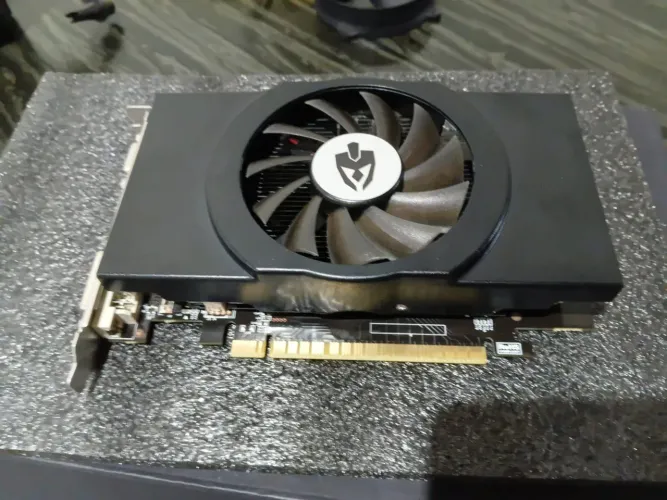 Placa de video GT 740 4GB em estado de nova.<br> Funcionando 100%.