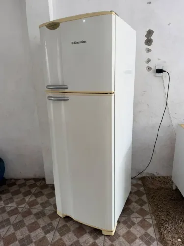 Geladeira Eletrolux Biplex !!