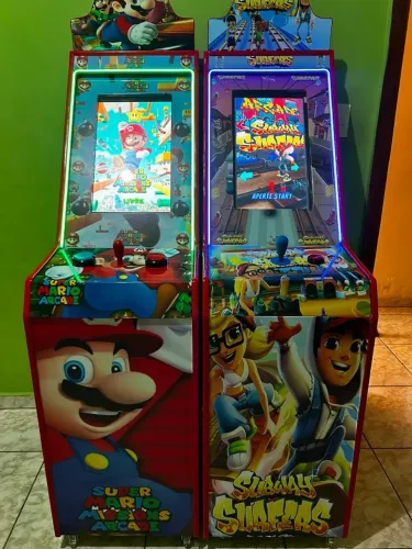 2 Máquinas Arcade Infantis - Super Mario e Subway Surfers