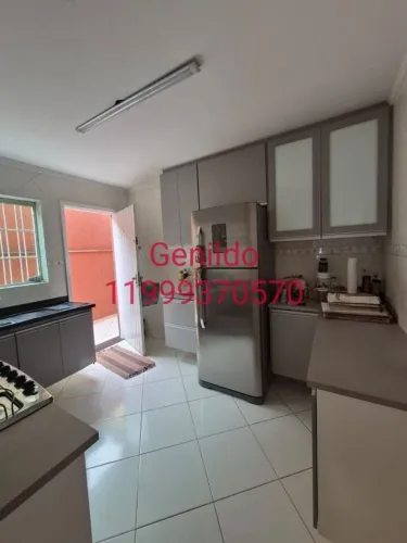 Casa com 3 quartos sendo 1 suite, 2 vagas , sala ,cozinha, quintal , edicula , aceita pet 