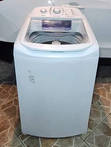 Vendo máquina de lavar Electrolux 12kg bem seminova