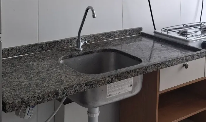 PIA DE COZINHA SEMINOVA. Faço R$450,00  