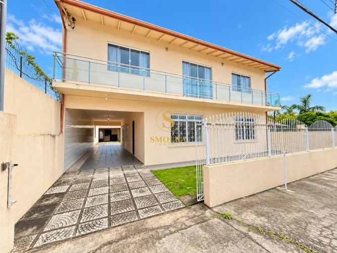Casa 200m² no bairro Campeche, 5 dormitórios com 1 suíte e 3 vagas