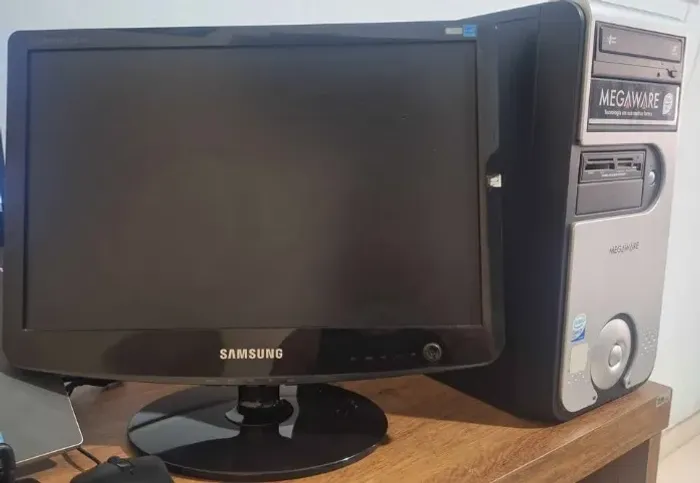 Computador Megaware + Monitor Samsung