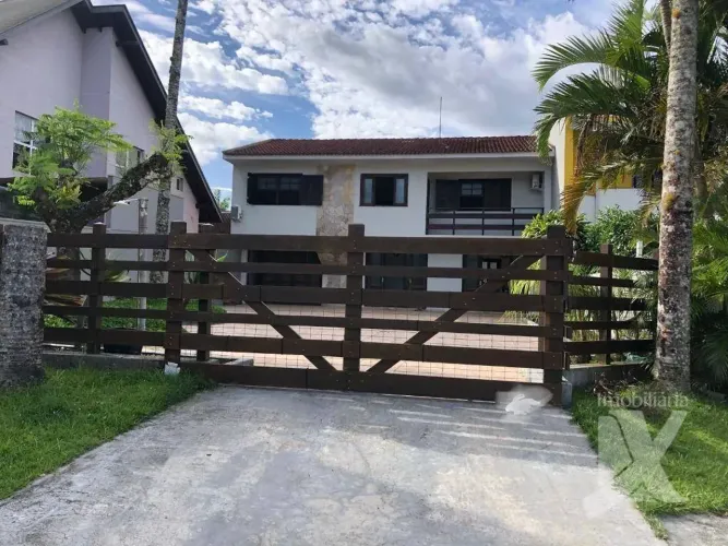 Casa em Atami com ar + 4 dorm.para alugar, 250 m² por R$ 1.600,00/dia - Atami Norte - Pont
