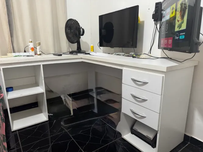 Mesa de escritório em L