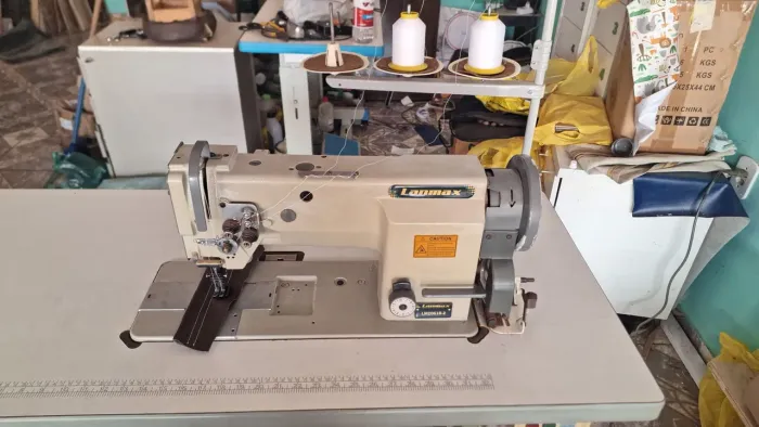Venda de uma máquina de costura industrial 2 agulhas 