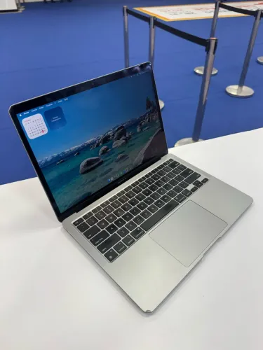 MacBook Air m1 LEIA