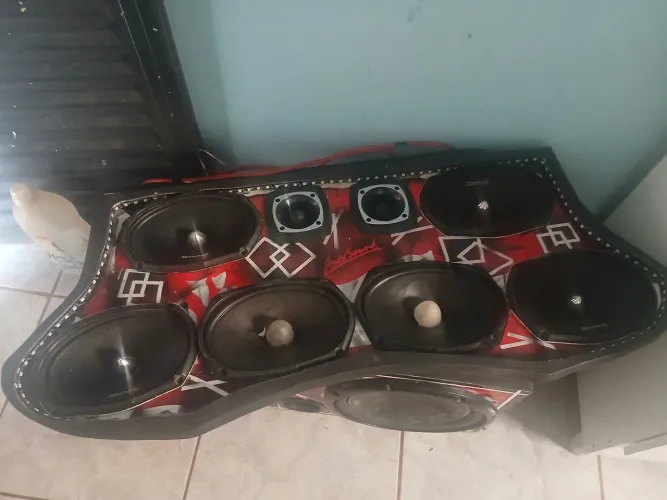 Caixa de um grave +tampão do gol g5 +fiação