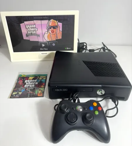 Xbox 360 com jogo