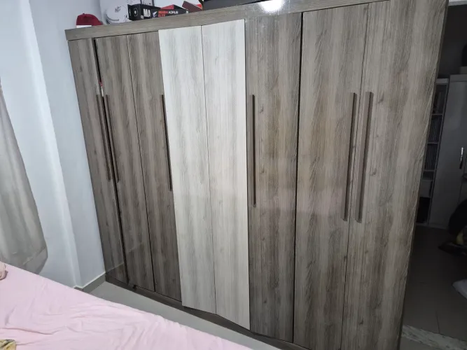 Guarda roupa 8 portas