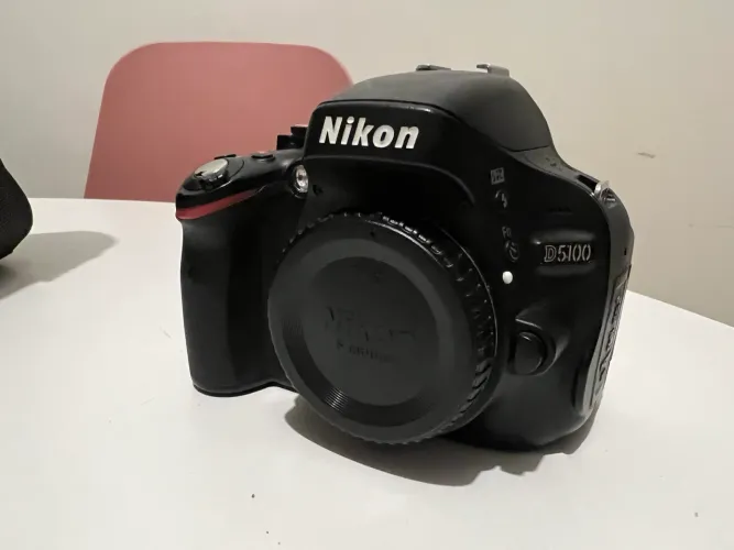 Nikon D5100 com Lente original