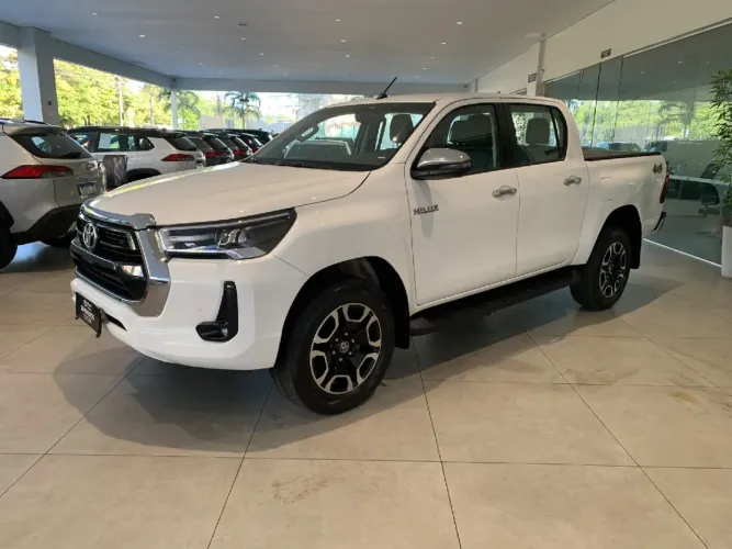 Toyota Hilux CD SRV 4X4 2.8 TDI Diesel Aut. 2025