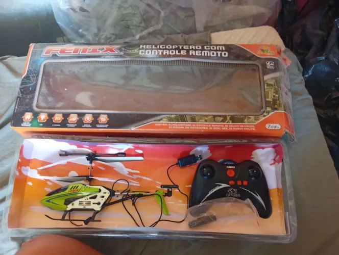 Helicóptero com controle remoto da marca fenix(totalmente novo)