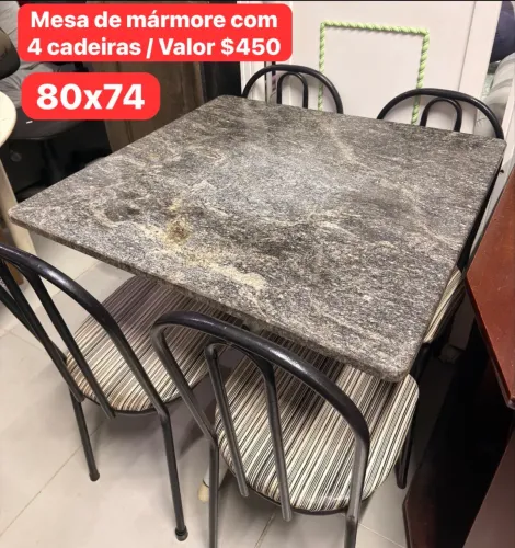 Mesa com cadeiras