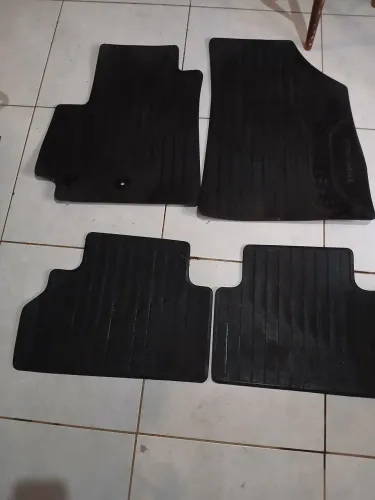 Jogo de tapete automotivo traker
