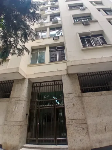 Imóvel para aluguel possui 81 metros quadrados com 2 quartos em Copacabana - Rio de Janeir