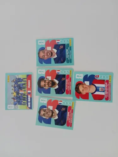 4 figurinhas de craques e uma seleção, cartas originais.
