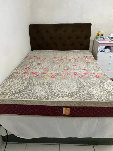 Cama de casal com cabeceira