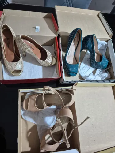Lote com 3 sapatos de salto
