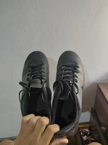 Vendo chuteira society Nike tempo, em perfeito estado! Tamanho 41