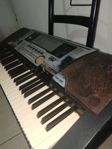 Teclado Yamaha psr550