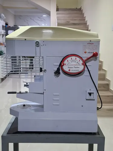 Batedeira Planetária Industrial Venâncio 12L VBP12 - 220V (Estado de Nova)