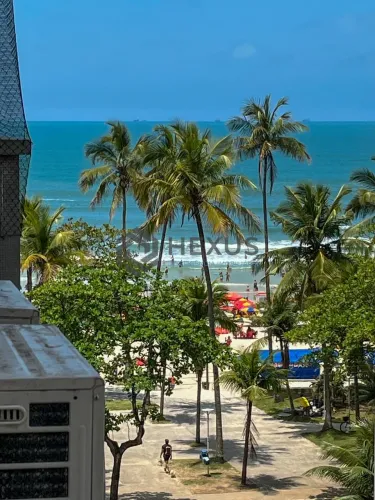 Apartamento com vista mar na quadra mar da Praia das Pitangueiras, Guaruja