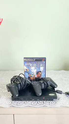 PlayStation 2 ( 2 controles, 1 original, 1 paralelo )