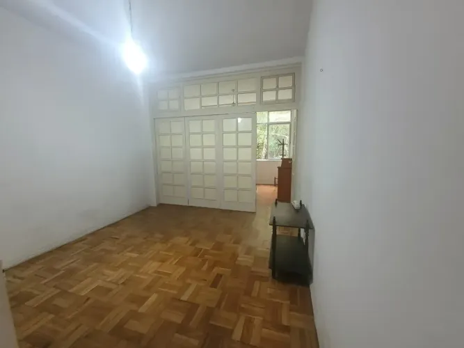 Apto Centro, amplo, Rua Paulo Barbosa, excelente preço, oportunidade - Petrópolis - RJ