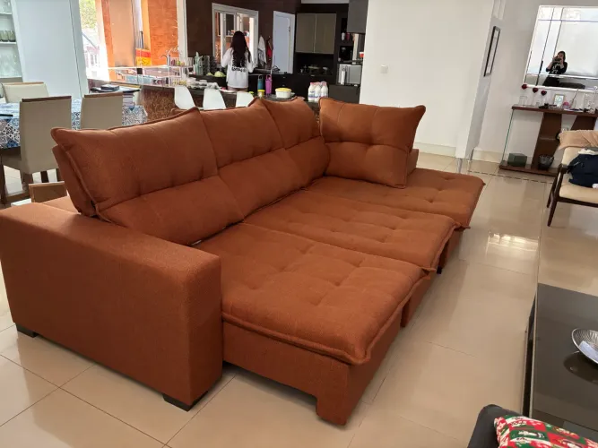 Lindo sofá 3 lugares com chaise espuma d33