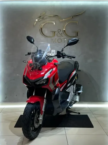Honda ADV 150 2022 vermelha com 25 mil km