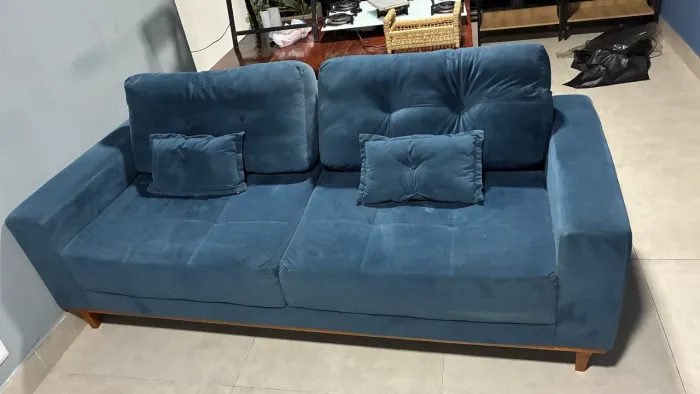 Sofá conservado (não é retrátil)