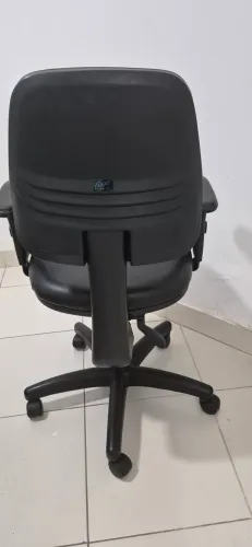 Cadeira de Escritório Flexform com Braços e Rodinhas