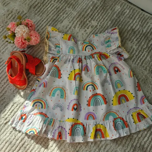 Vestido arco-íris M 6/9 meses