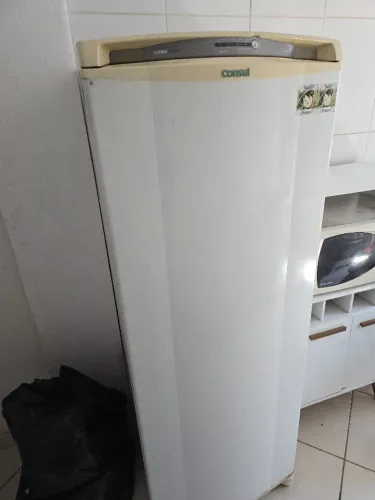 Vendo uma geladeira Frost Free 