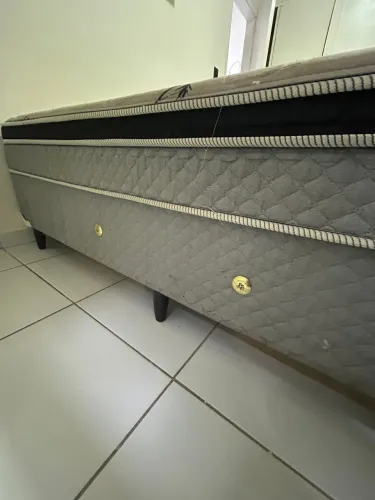 VENDO GUARDA-ROUPAS 6 PORTAS - 4 GAVETAS + CAMA BOX CASAL