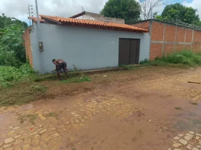 Vende-se uma casa