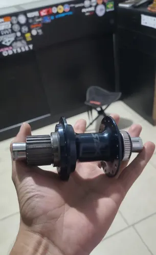 Cubo Shimano SLX M7110 32f 142mm