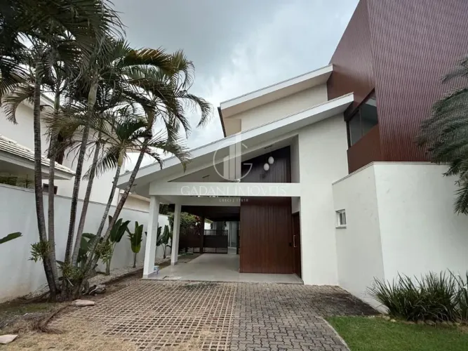 CASA DE 3 QUARTOS SENDO 2 SUITES A VENDA POR R$ 4.830.000,00 NO CONDOMINIO FECHADO MONDRIA