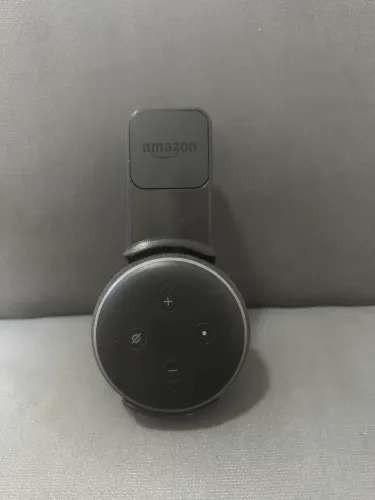 Amazon Echo Dot 3ª Geração + Suporte de Tomada Integrado - Perfeito Estado