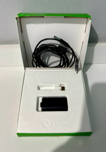 KIT PLAY & CHARGER ORIGINAL P/ CONTROLE - XBOX ONE