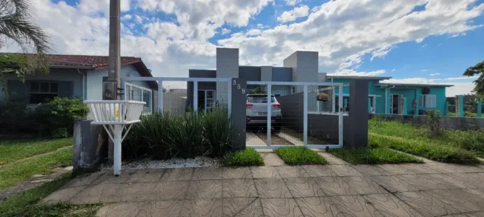 Casa em Rainha do Mar, 2 dormitórios, sendo 1 suite.