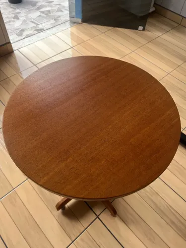Mesa Redonda de Canto tamanho 60cm  de tampo e 80cm de altura 