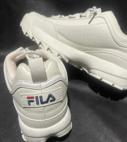 Tênis feminino fila de couro número 37