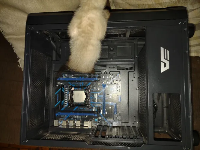Huananzhi X99-QD4 + processador e Gabinete