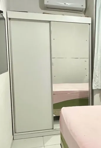 Guarda roupa solteiro e aparador