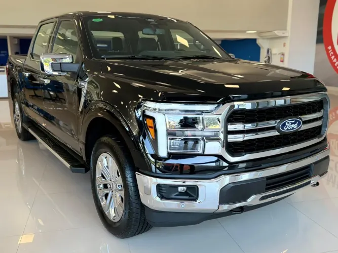 Ford F-150 Lariat 4X4 5.0 V8 2025