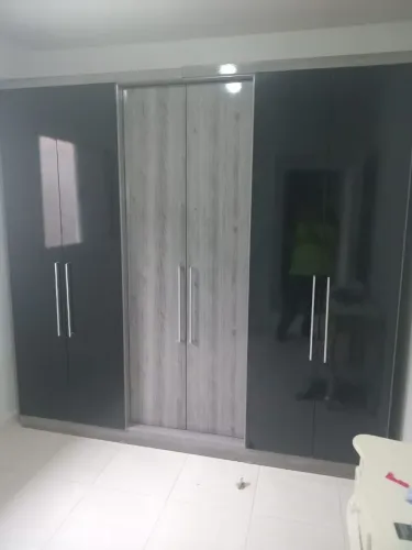 Roupeiro semi-novo 