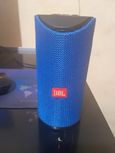 Caixa JBL Bluetooth Vertical Compacta e Moderna